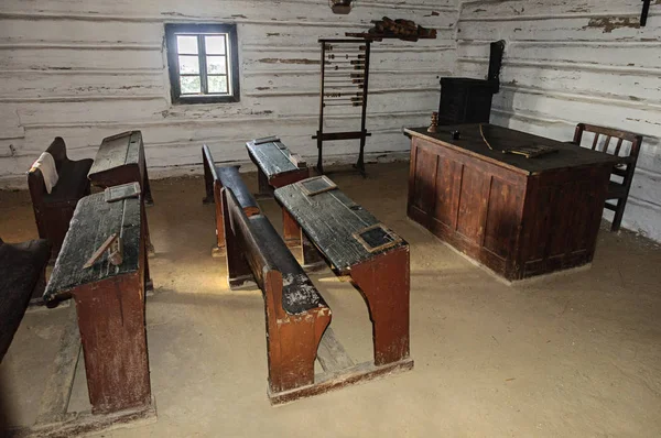 Sala de aula na velha escola — Fotografia de Stock