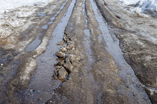 溶ける雪の国の道路 — ストック写真