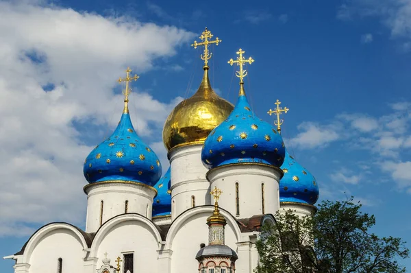 Успенская церковь Троицы Сергиевой лавры — стоковое фото