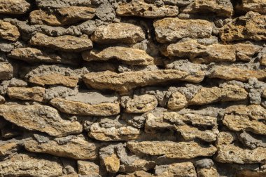 Kaba coquina taş duvar