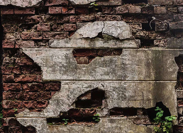 Velha parede de tijolo vermelho destruído — Fotografia de Stock