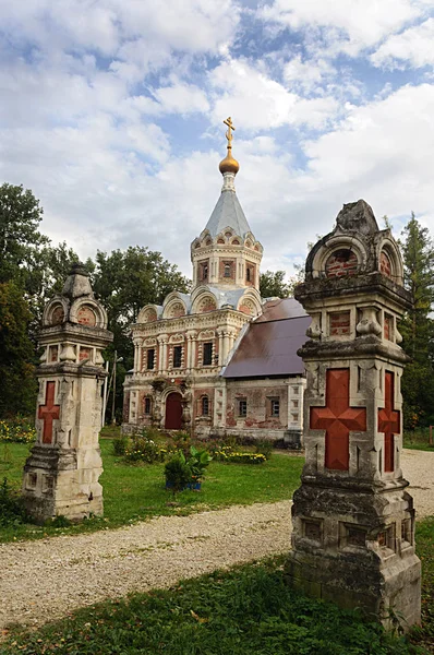 Древнерусская православная церковь в Муромцеве — стоковое фото