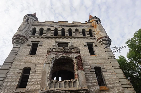 Руины замка Храповицкий в Муромцево — стоковое фото