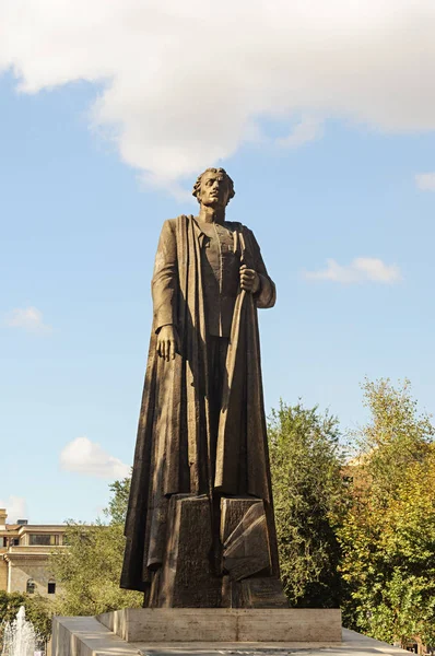 Monument to Armenian statesman Garegin Nzhdeh — Stock Photo, Image