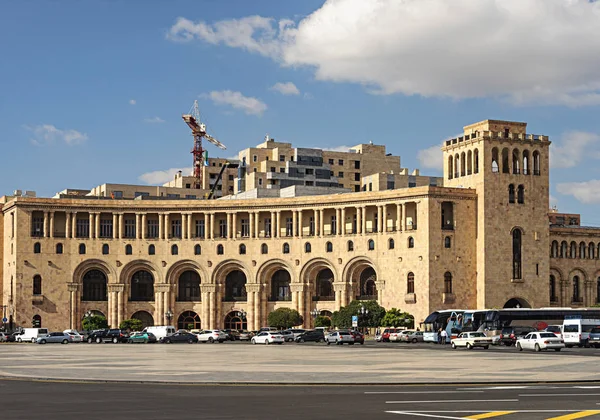 Gebäude auf dem Platz der Republik in Eriwan — Stockfoto