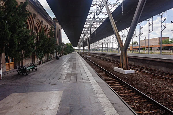 Plataforma estação ferroviária — Fotografia de Stock