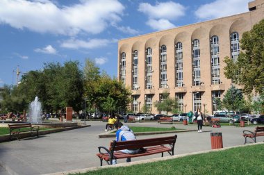 Güzel kare ofis Erivan'da Binası