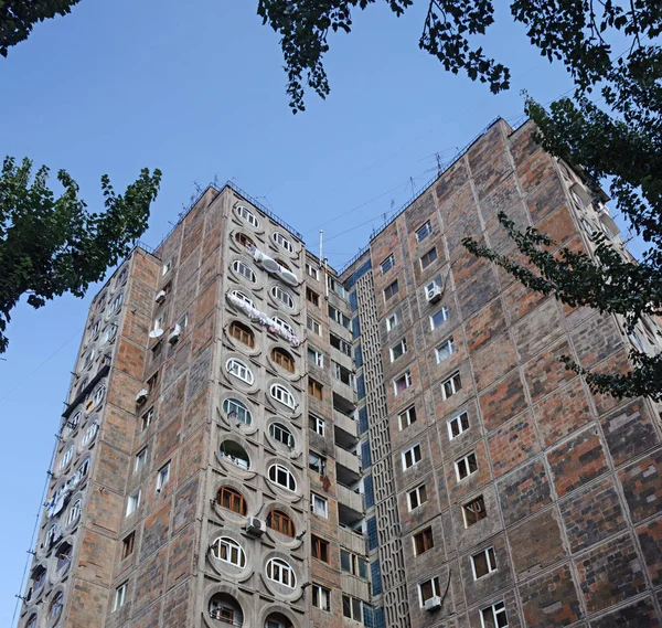 Parte superior del edificio de gran altura — Foto de Stock