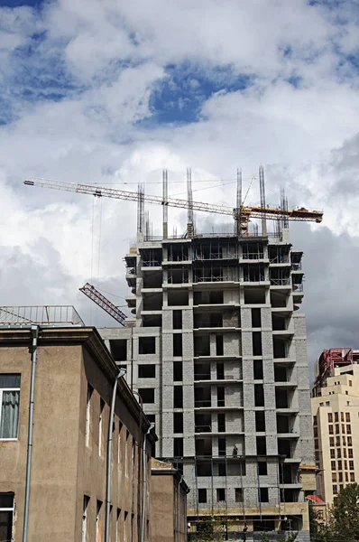 Construção de um novo edifício de edifícios altos — Fotografia de Stock