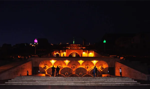 Cascade συγκρότημα στο Ερεβάν το βράδυ — Φωτογραφία Αρχείου