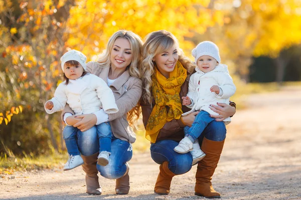 Mothers and children in autumn Park — Stock Photo, Image