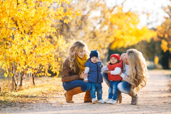Mothers and children in autumn Park — Stock Photo, Image