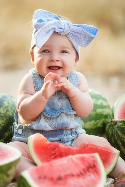 Little girl outdoors with red watermelon — Stock Photo, Image