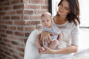 mutlu anne ve bebek portre