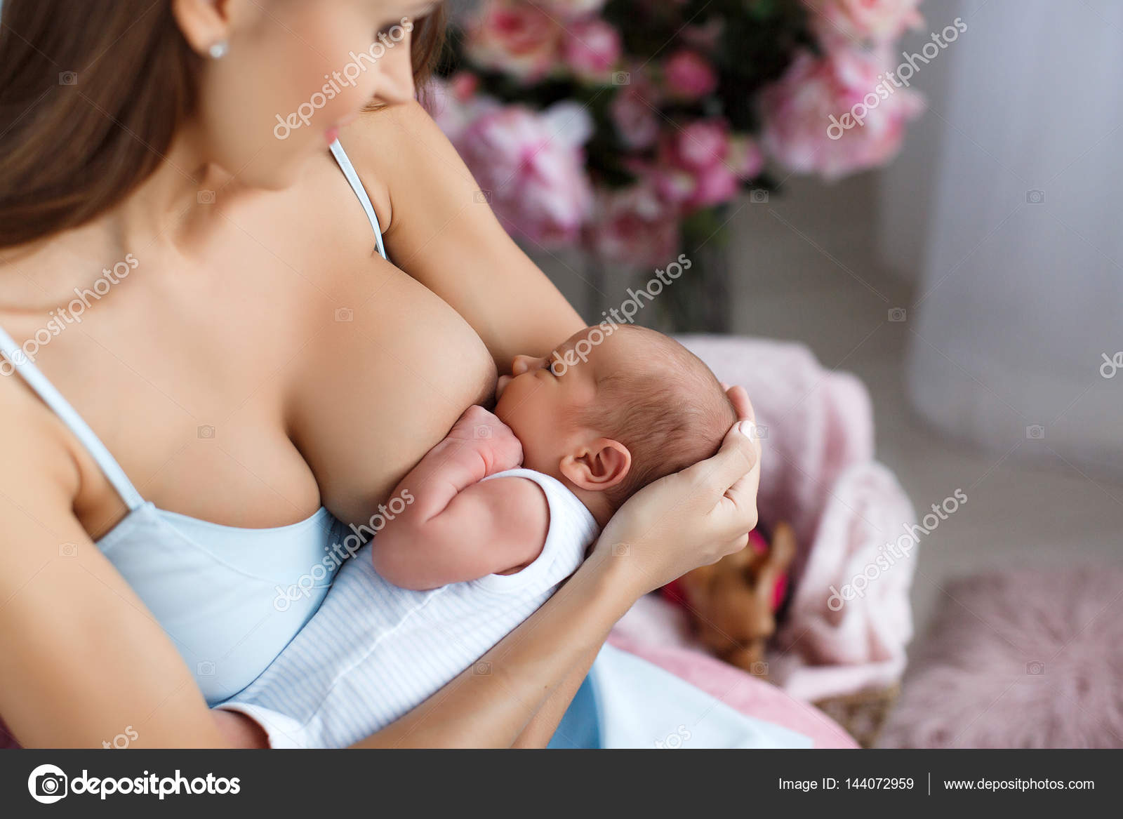у кого какое время новорожденный сосет грудь фото 92