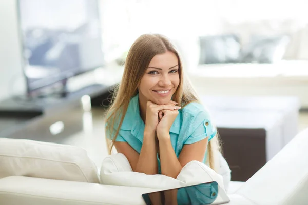 Portrait of a beautiful girl at home — Stock Photo, Image