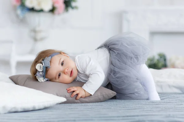 Little Girl Brown Eyes Red Hair Head Wearing Gray Blue — Stock Photo, Image