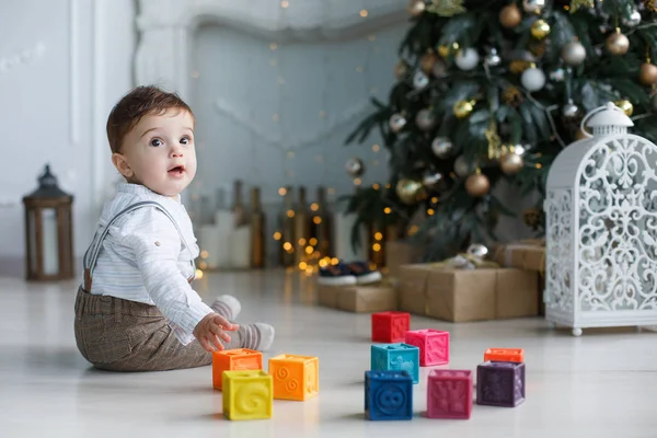 Schattige Jongen Met Grote Bruine Ogen Rood Haar Gekleed Een — Stockfoto