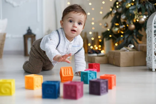 Schattige Jongen Met Grote Bruine Ogen Rood Haar Gekleed Een — Stockfoto