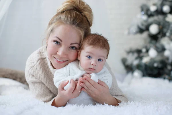 Happy Young Mother Her Son Playing Home Christmas Holidays Newborn — Stock Photo, Image