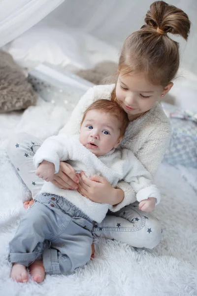 Little Girl Embracing Newborn Baby Brother Little Girl Baby Boy — Stock Photo, Image