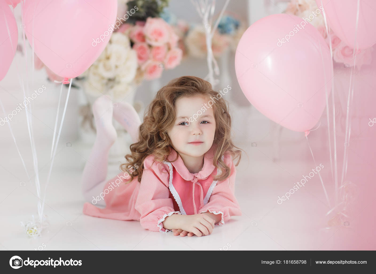 Gadis Kecil Dengan Balon Stok Foto