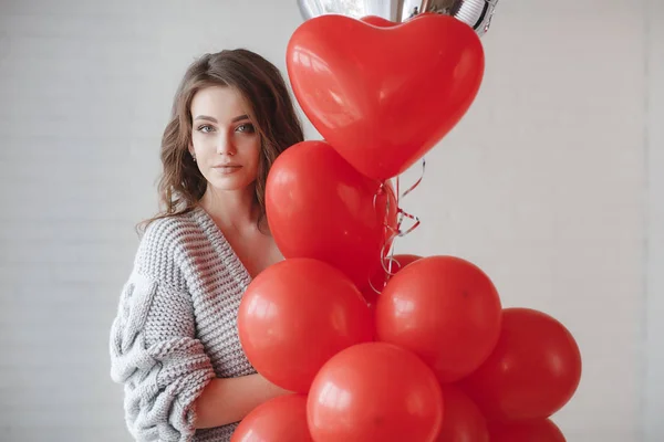 Valentine Menina Beleza Com Balões Coloridos Rindo Isolado Fundo Jovem — Fotografia de Stock