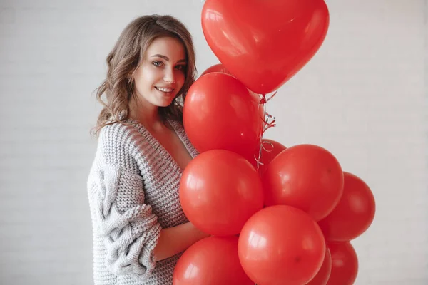 Valentine Menina Beleza Com Balões Coloridos Rindo Isolado Fundo Jovem — Fotografia de Stock