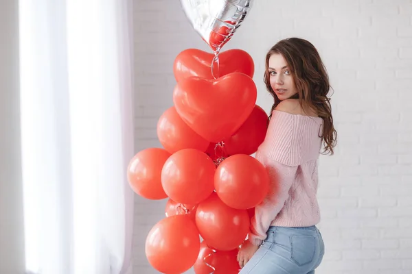 Uroda Valentine Dziewczyna Kolorowych Balonów Śmiech Białym Tle Tle Piękna — Zdjęcie stockowe