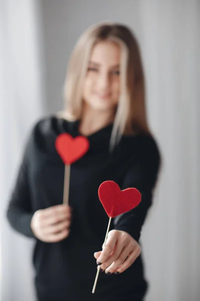 Ung Vacker Kvinna Med Ett Fint Leende Och Stora Grå — Stockfoto