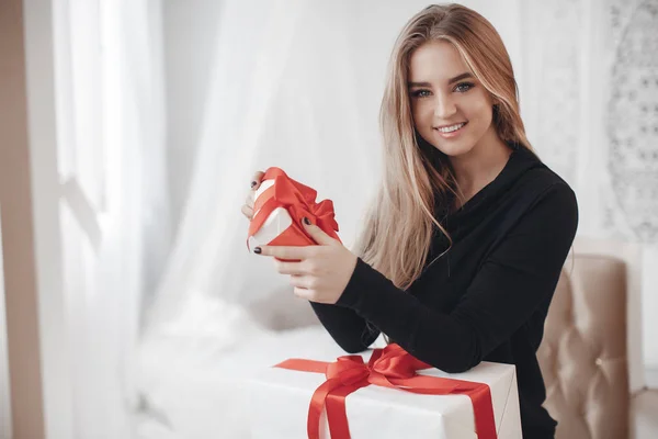 Young Beautiful Woman Pleasant Smile Big Gray Eyes Blonde Long — Stock Photo, Image