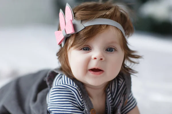 Close Uma Menina Seis Sete Meses Idade Com Olhos Azuis — Fotografia de Stock