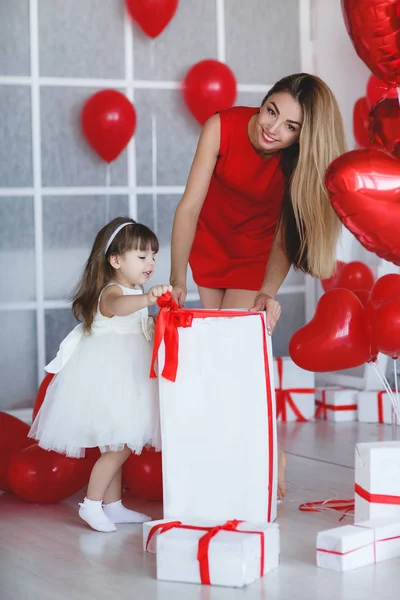 Beauty Valentine Day Woman Red Balloons Модельер Девушка Профиль Лица — стоковое фото