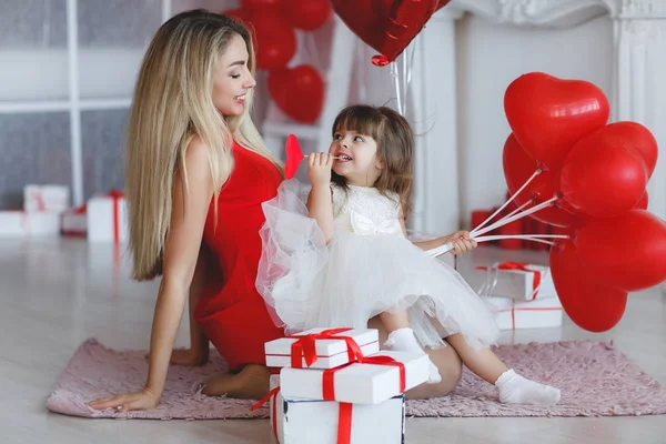 Jovem Mãe Bonita Sua Filhinha Vestida Com Vestido Bonito Festivo — Fotografia de Stock