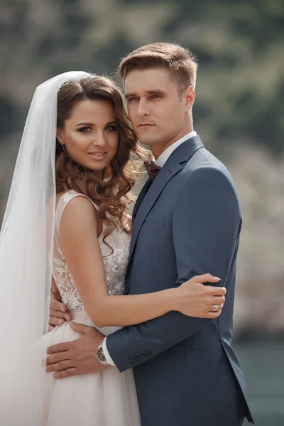 Beautiful Bride Groom Wedding Day Walk Rocky Shore Sea Young — стоковое фото