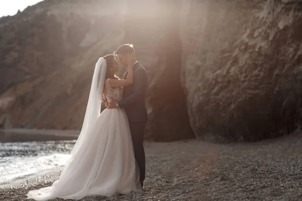 Beautiful Bride Groom Wedding Day Walk Rocky Shore Sea Young — Stock Photo, Image