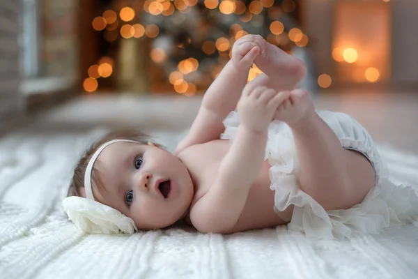 Lovely Beautiful Newborn Girl Lying White Blanket White Flower His — Stock Photo, Image