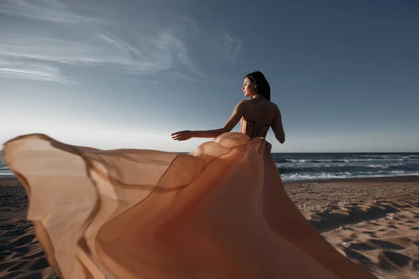 Girl Light Dress Beach Sunrise Beautiful Women Light Pink Dress — Stockfoto