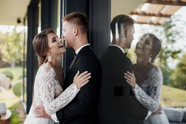 Otelde Balayında Sevgili Bir Çift Yeni Evliler Balayı Konsepti Romantik — Stok fotoğraf