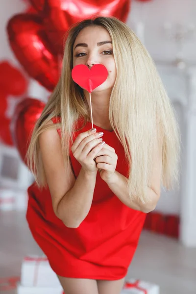 Portrait Elegant Woman Gray Room Background Red Balloons Attractive Woman — Stock Photo, Image