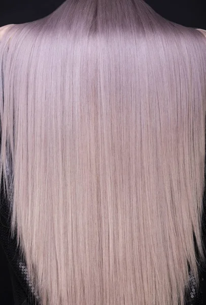 Friskt glänsande lila blonda hår — Stockfoto