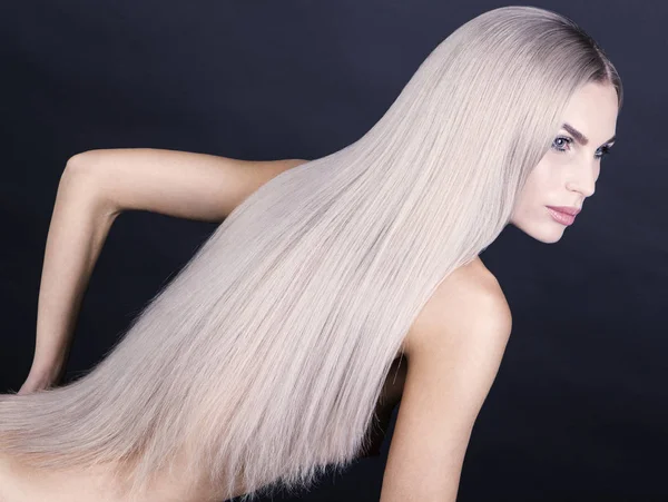 Perfekte kalte blonde Haare. Skandinavisches Aussehen. — Stockfoto