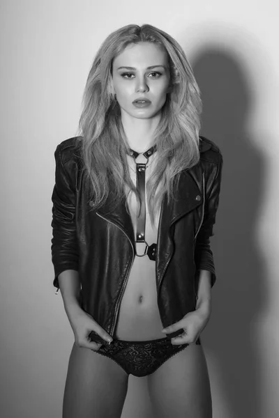 Blonde girl in leather jacket, monochrome shot — Stock Photo, Image