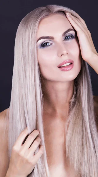 Roztomilý studené Blond dospělá žena — Stock fotografie