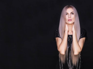 Düzgün saçlı güzel model