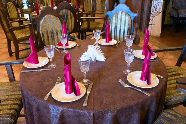 Served table waiting for guests — Stock Photo, Image