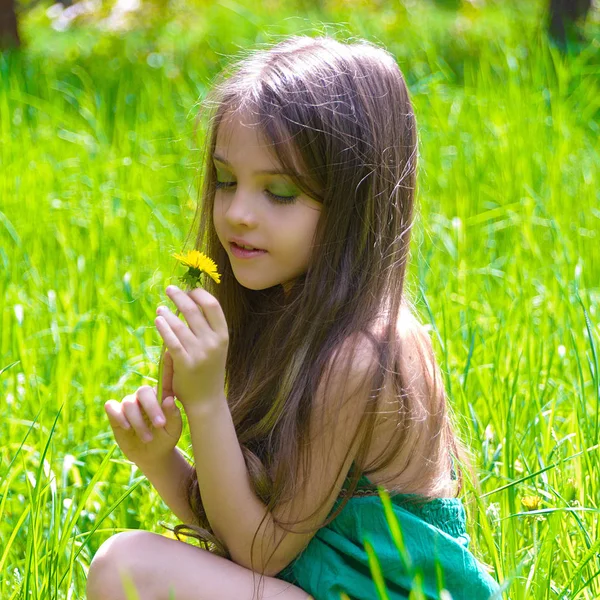 Haired girl in a spring park. — Stock Photo, Image