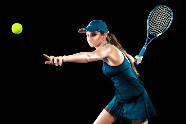 Hermosa jugadora de tenis deportiva con raqueta en traje azul — Foto de Stock