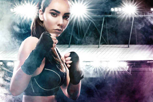 Mulher desportista MMA . — Fotografia de Stock