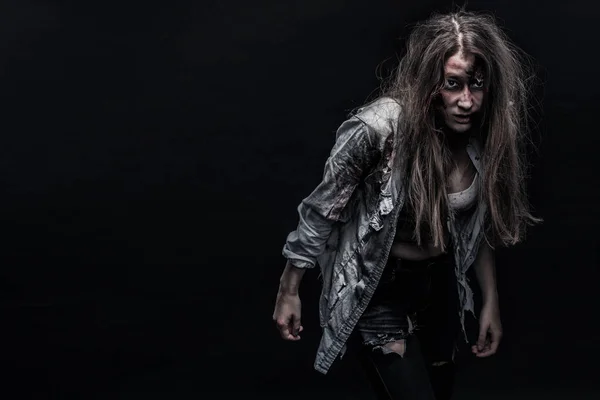 Zombie vrouw, Horror achtergrond voor halloween concept en boek dekken. Kopiëren van ruimte. — Stockfoto